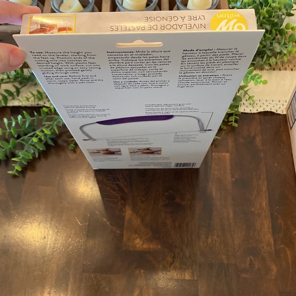 Brand new in box, Wilton cake, leveler - Picture 4 of 5